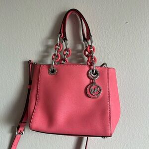 NWT MICHAEL Kors Cynthia small Satchel in Coral. Messenger and cross body bag.
